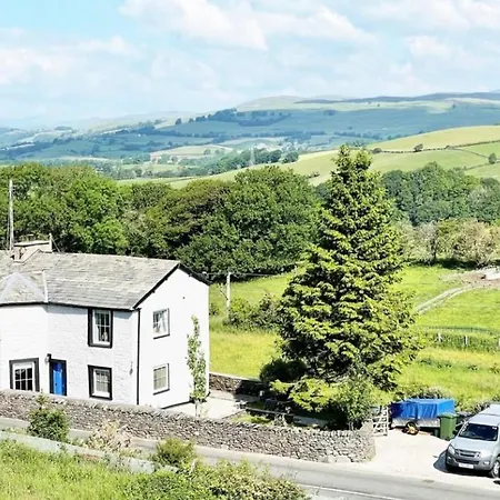 Cosy Country With Log Fireplace And Views