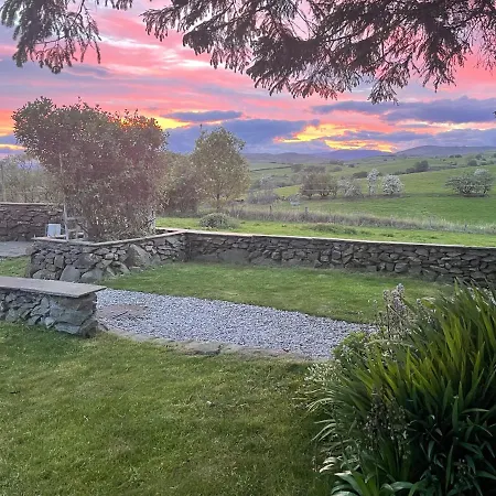 Cosy Country With Log Fireplace And Views *