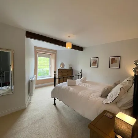 Cosy Country With Log Fireplace And Views * 肯德尔