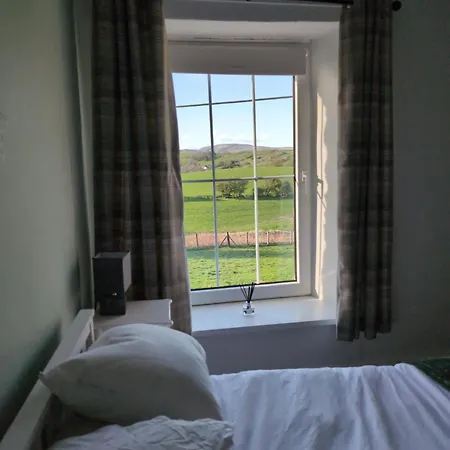 Cosy Country With Log Fireplace And Views *