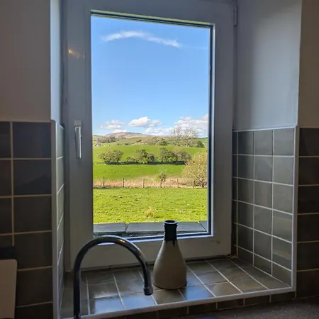Cosy Country With Log Fireplace And Views Kendal