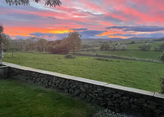 بيت للعطل Cosy Country With Log Fireplace And Views *