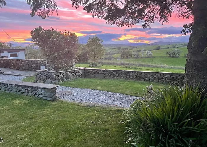 Cosy Country With Log Fireplace And Views *