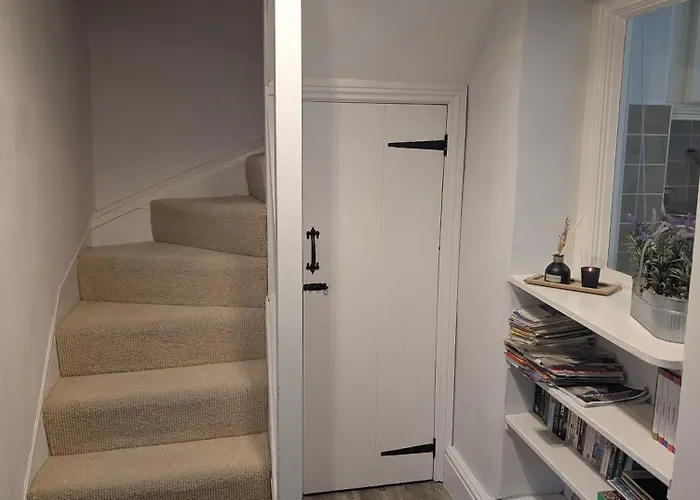 Cosy Country With Log Fireplace And Views بيت للعطل كندال