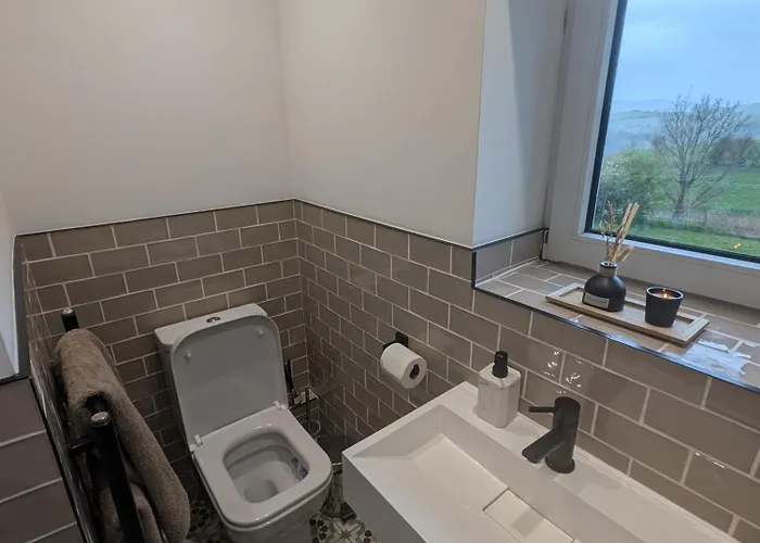 Cosy Country With Log Fireplace And Views