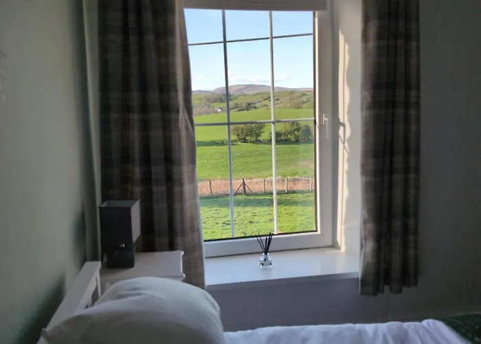 Cosy Country With Log Fireplace And Views *