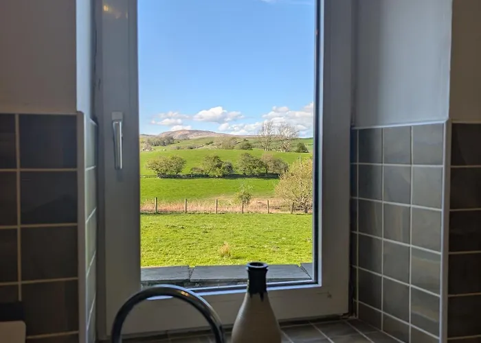 Cosy Country With Log Fireplace And Views كندال