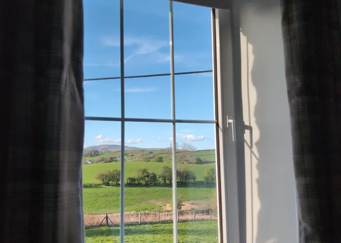 Cosy Country With Log Fireplace And Views