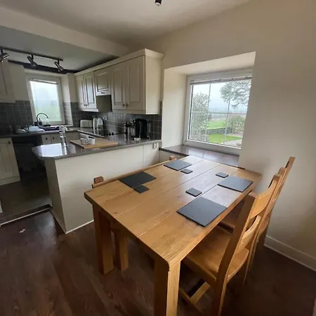 Cosy Country With Log Fireplace And Views * 肯德尔