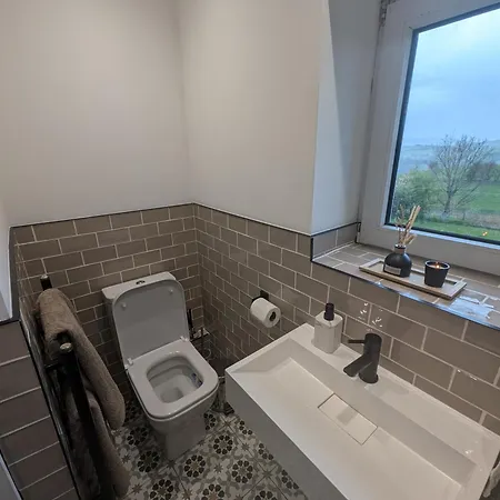 Cosy Country With Log Fireplace And Views