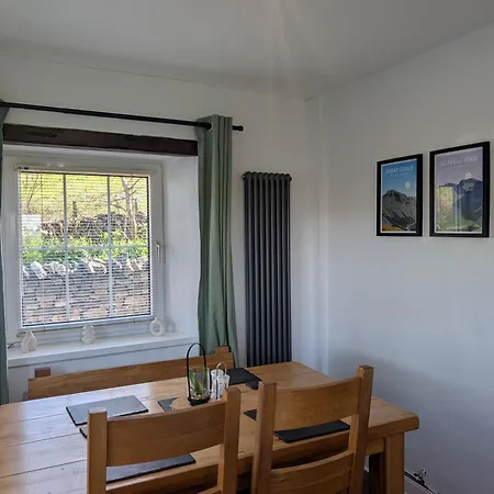 Cosy Country With Log Fireplace And Views * 肯德尔